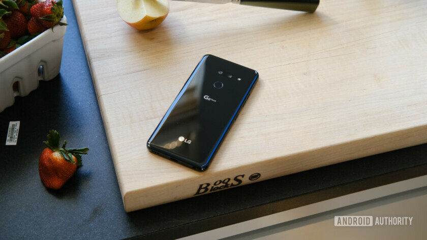 LG G8 ThinQ — управляй смартфоном без касаний