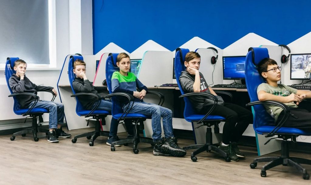 "Отличник по контр-страйку и Доте": Школьников В России могут начать обучать Киберспорту