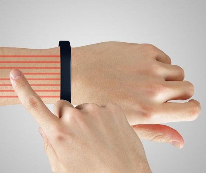 Как умный браслет-проектор выводит изображение на руку