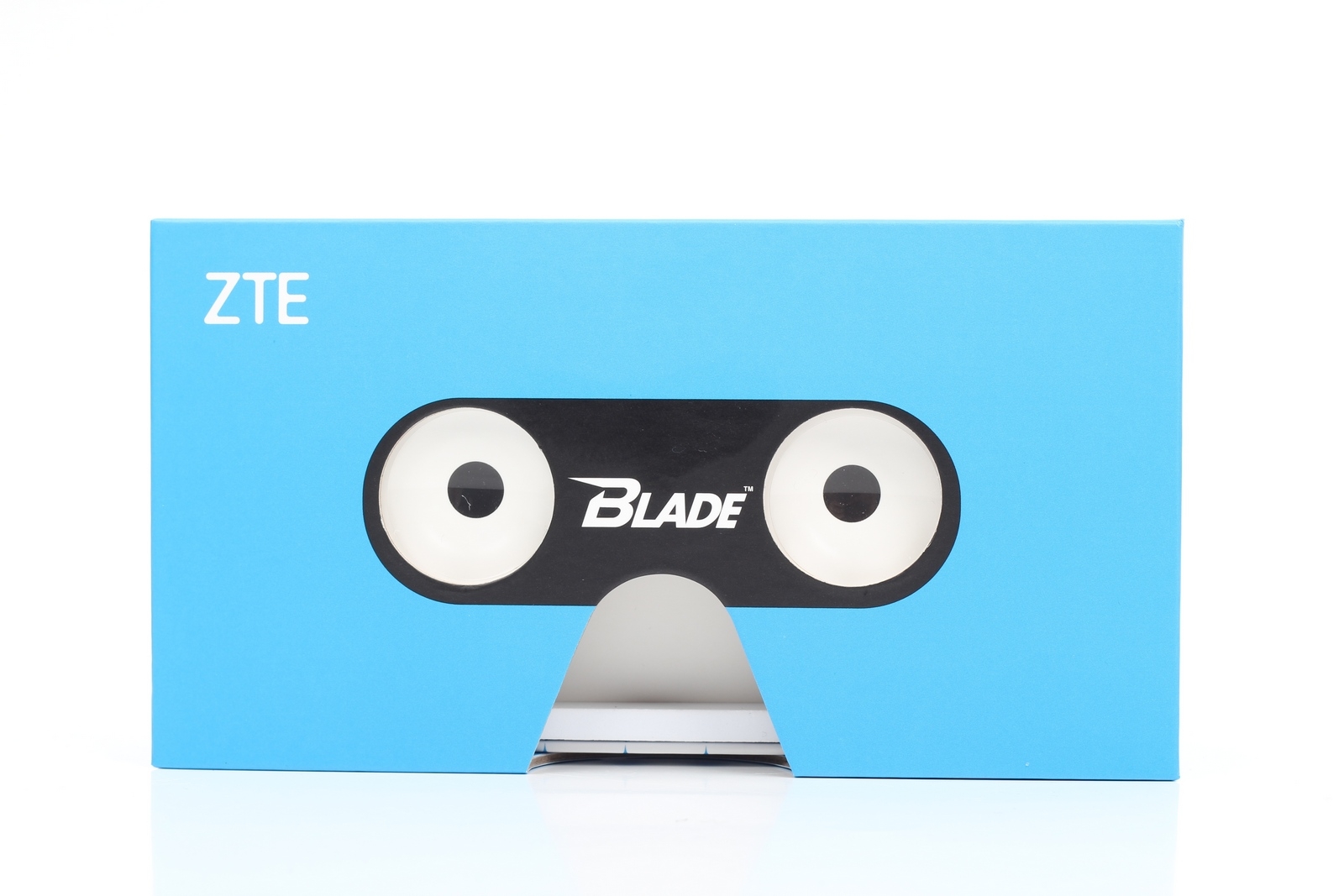 ЗТЕ Блейд V8 на новейшей операционной системе андроид с поддержкой две сим карты и карты памяти Micro SD объемом до 128 Гб