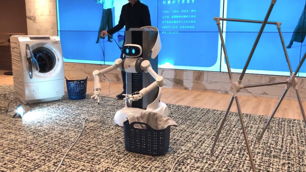 Японский робот поможет постирать ваши вещи