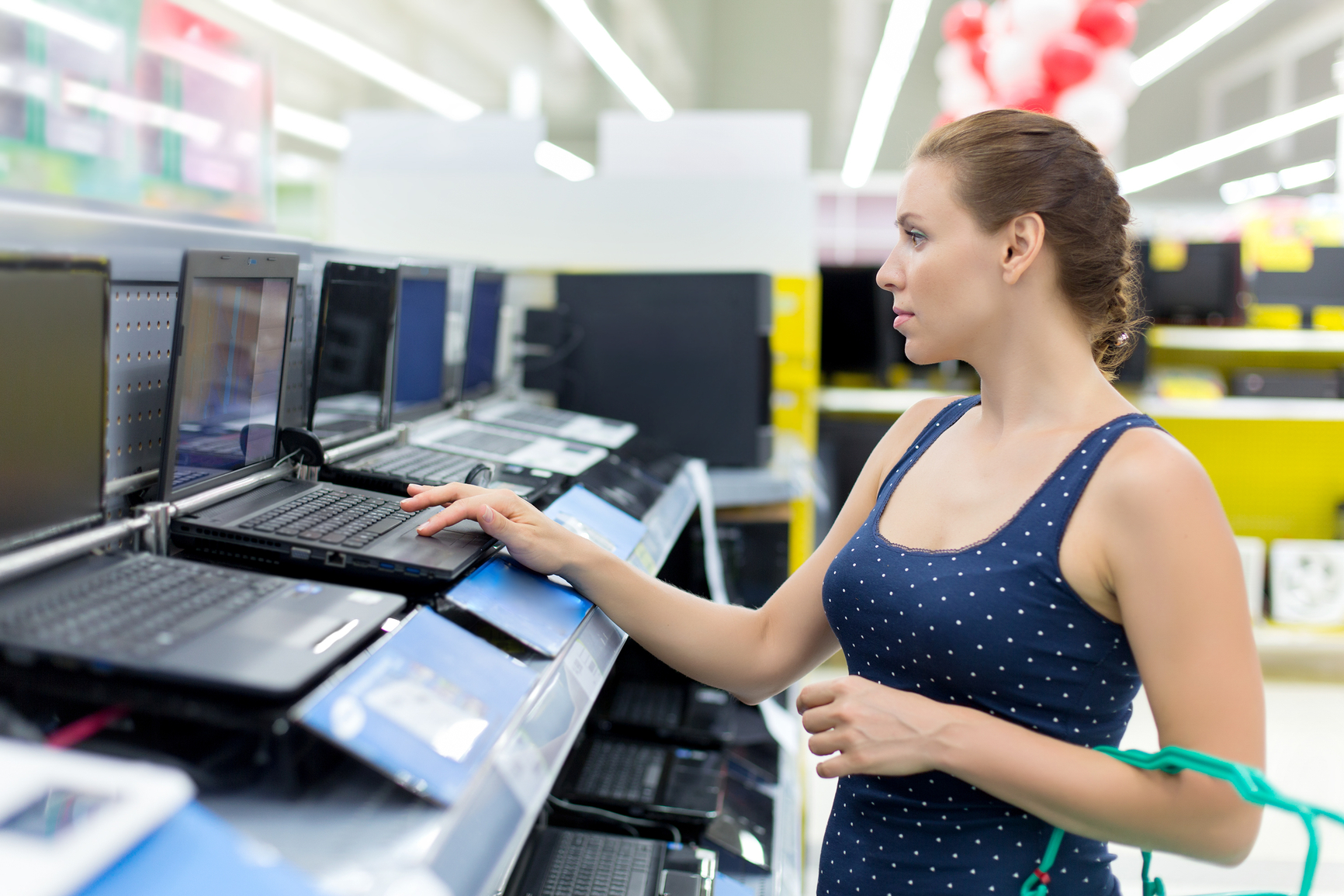 Почему стоит купить ноутбук в интернет-магазине: преимущества покупки онлайн