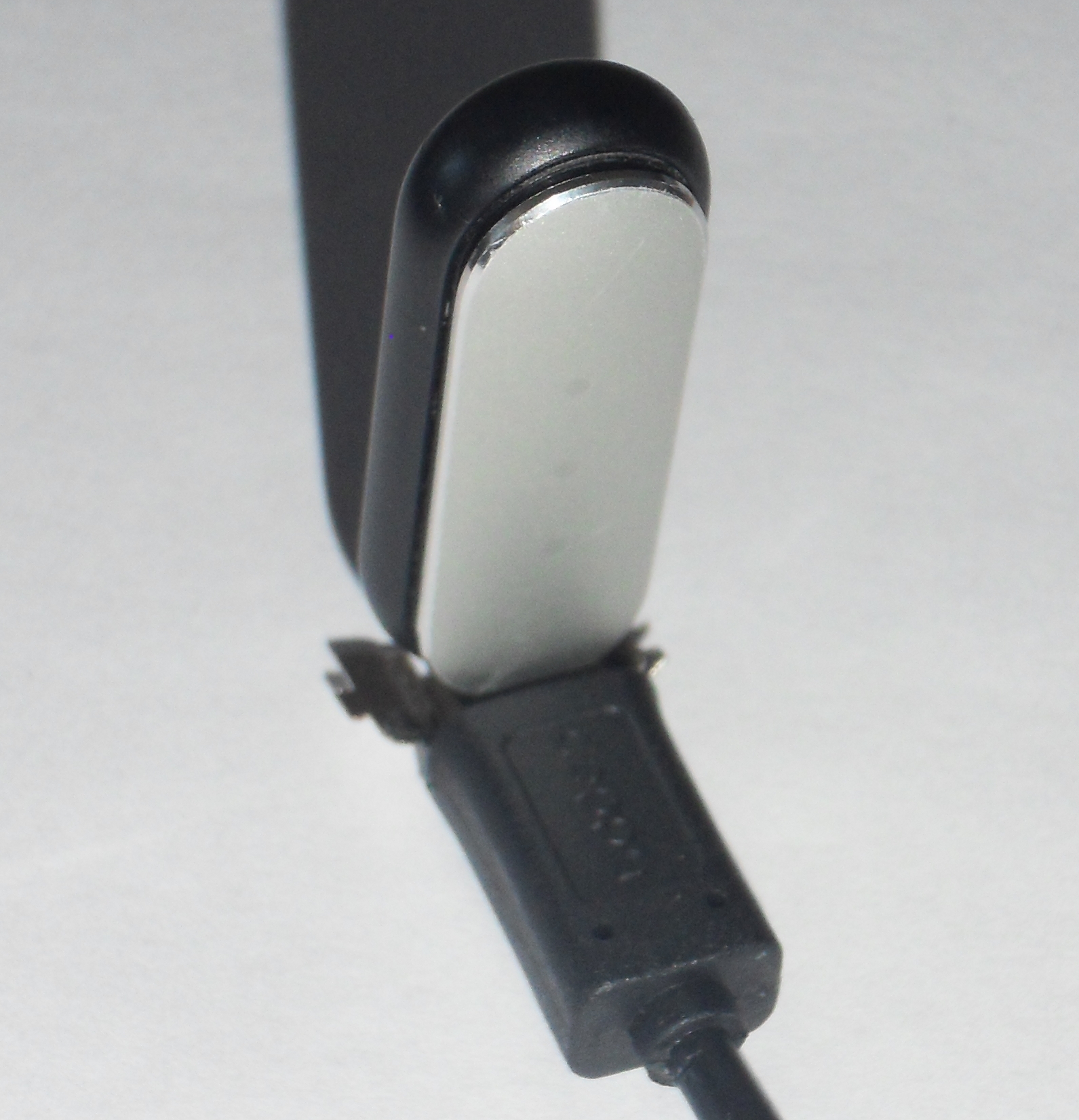 Как и сколько заряжать браслет Xiaomi mi band 2