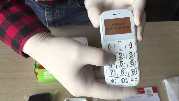 Сбербанк выпустил часы-телефон с датчиком падения и кнопкой экстренного вызова