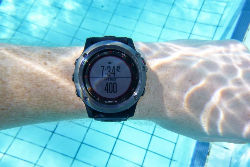 Часы для плавания в бассейне