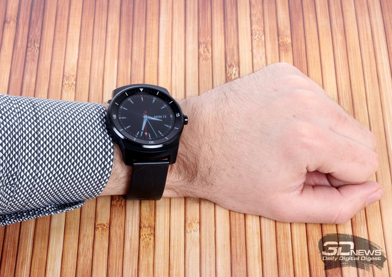 Умные часы LG G Watch R