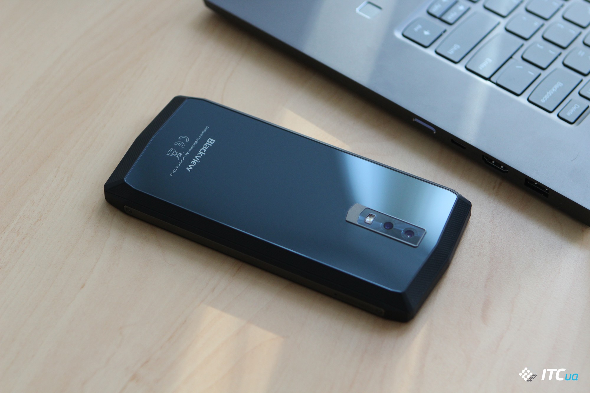 P10000 PRO - Мощная батарея на 11000 mAh