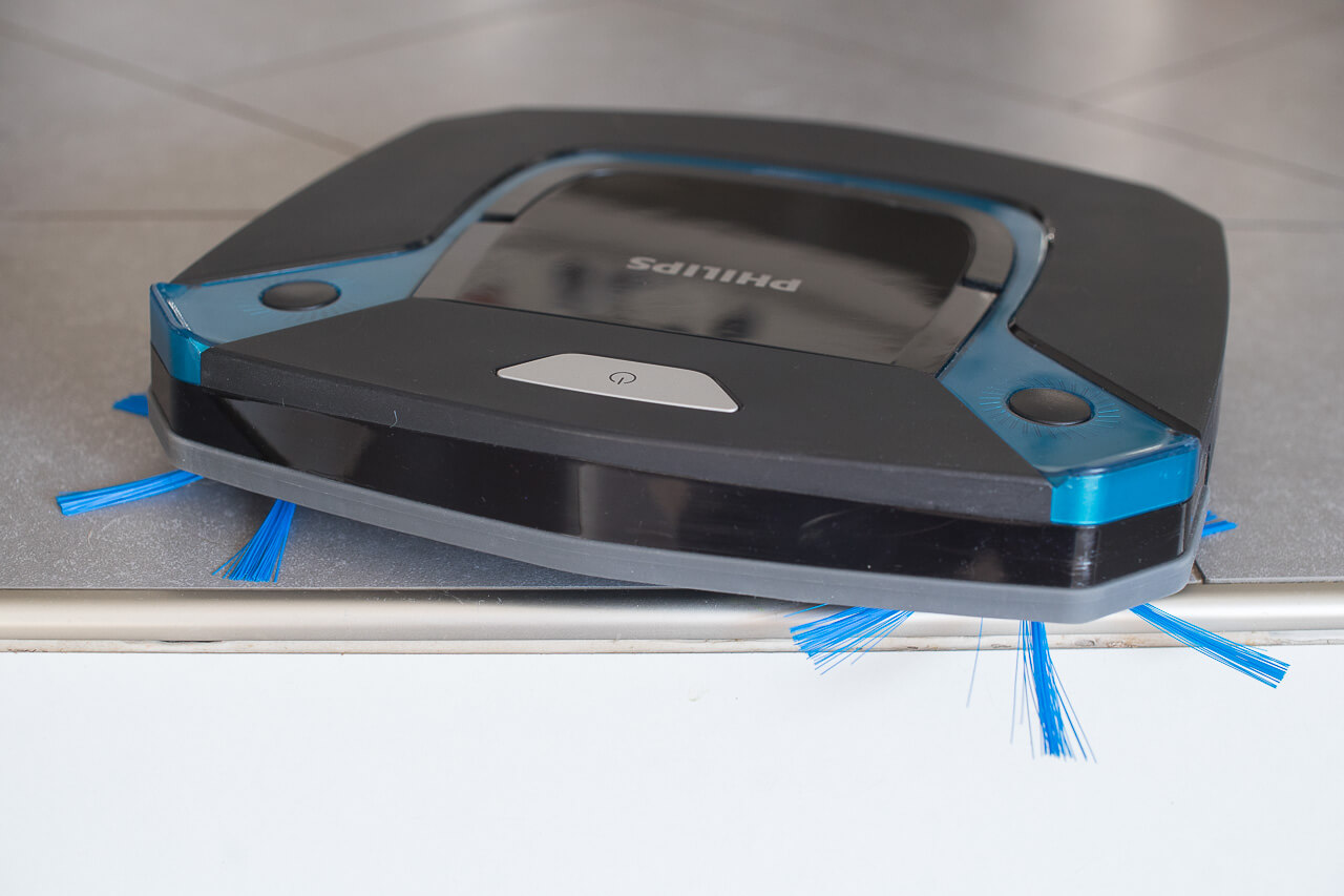 Робот-пылесос Philips SmartPro Easy FC879401 с влажной уборкой