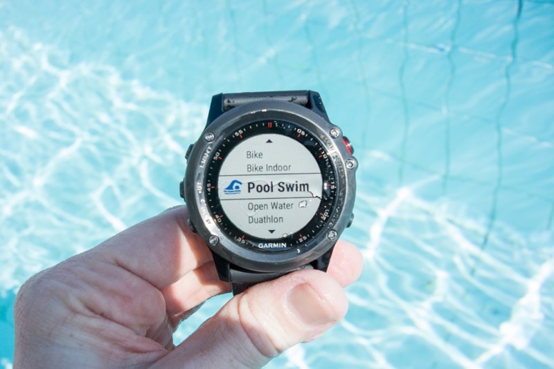 Часы для плавания в бассейне