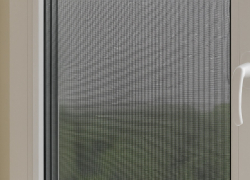 Сравнение москитных сеток: рамные, рулонные или раздвижные – что лучше?